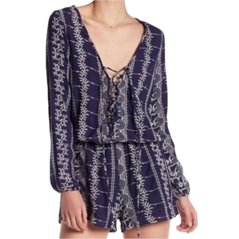 VINTAGE HAVANA EMBROIDERED BLUE WHITE RAYON LONG SLEEVE BOHO ROMPER M